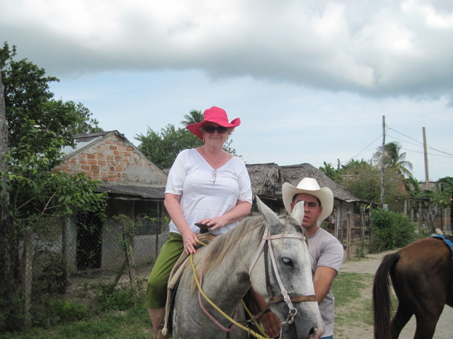 photo-Marilyn-Paluszak-on-horse-Cuba